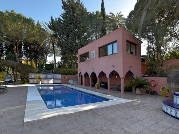 Estepona luxury villa near town and Sea