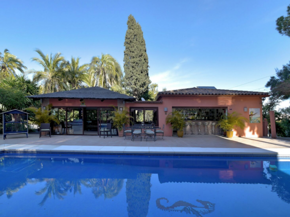 Estepona luxury villa near town and Sea