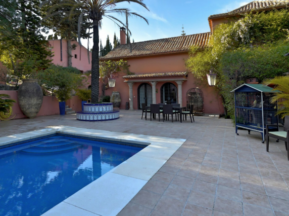 Estepona luxury villa near town and Sea