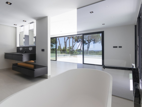 Beach villa – Marbella East 6bedroom modern villa for sale
