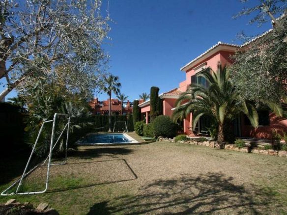 Golden Mile – Villa for sale in gated community