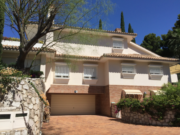Marbella East – Villa with sea views.