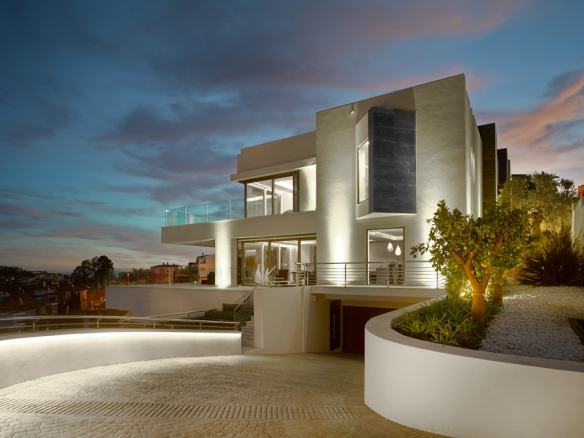 Nueva Andalucia – Contemporary villa – Panoramic views