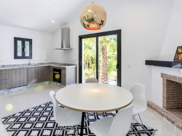 Golden Mile – Reformed villa – Guest house