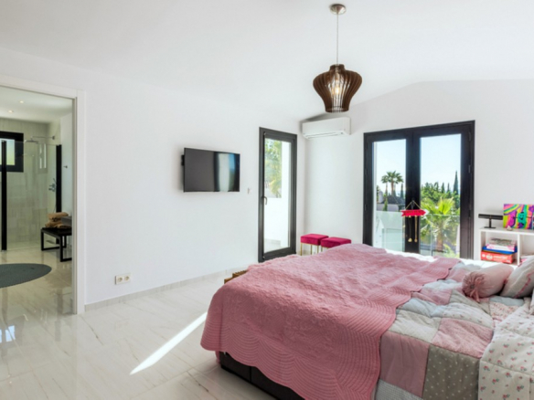 Golden Mile – Reformed villa – Guest house