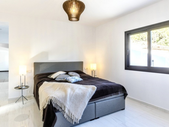 Golden Mile – Reformed villa – Guest house