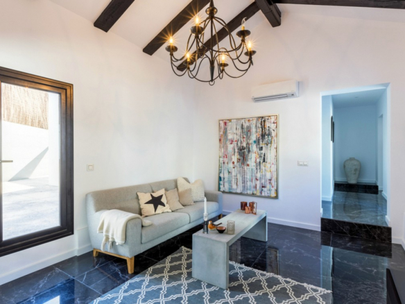 Golden Mile – Reformed villa – Guest house
