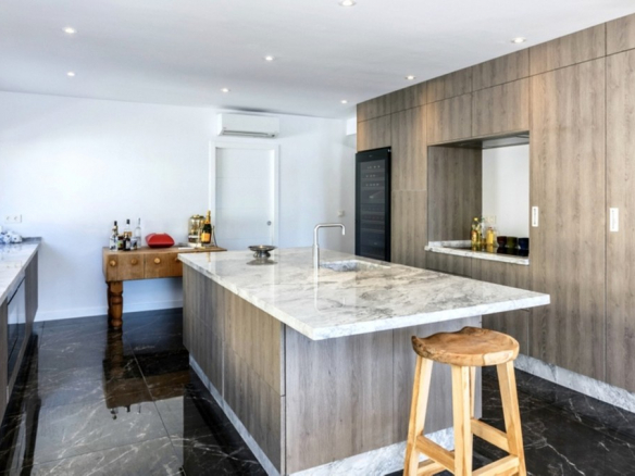 Golden Mile – Reformed villa – Guest house