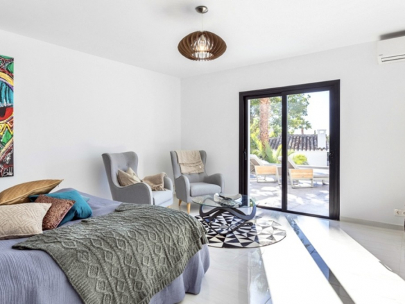 Golden Mile – Reformed villa – Guest house