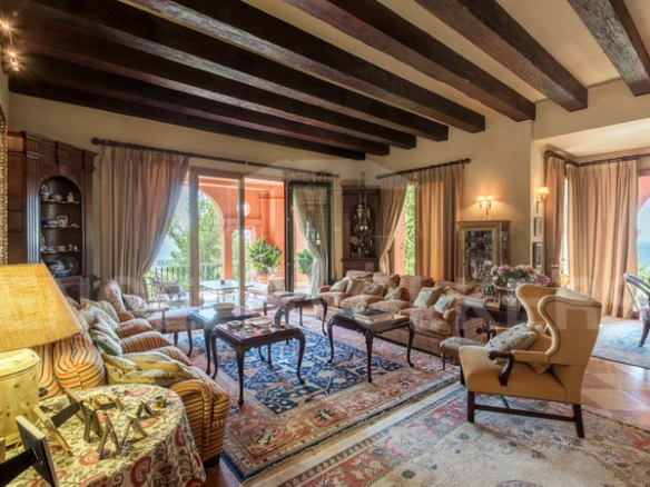 Palatial Mansion – Marbella hillside – Sea views