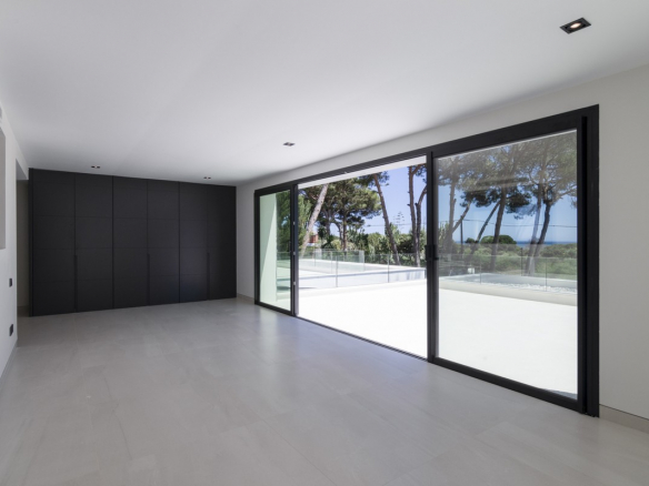 Beach villa – Marbella East 6bedroom modern villa for sale