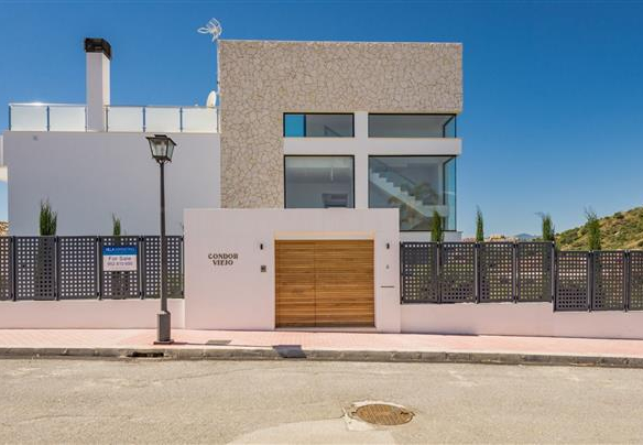 SOLD – Nueva Andalucia – Modern villa – Sea Views