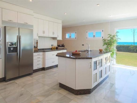 Marbella East – Beachfront  Mansion for sale