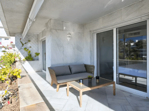 Los Granados Puerto Banus Beachfront apartment for holiday Rent & Sale3 bedrooms sleeps 6