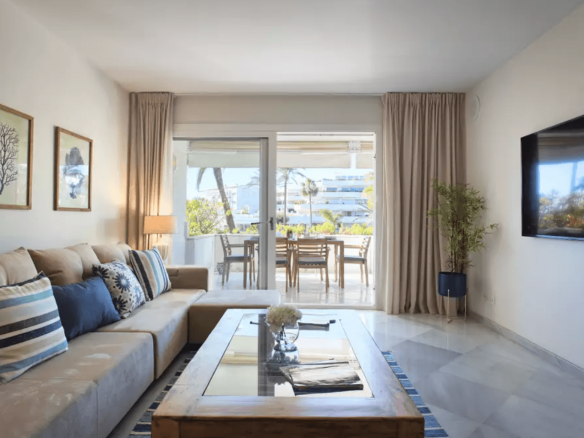 Los Granados Puerto Banus Beachfront apartment for holiday Rent & Sale3 bedrooms sleeps 6
