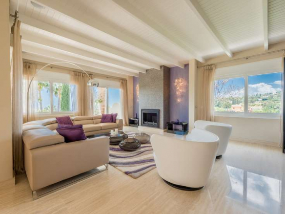 🏡 For Sale: Marbella Hillside Mansion with Sea Views & Gated Community 🌊🏞️