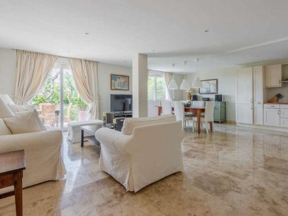 🏡 For Sale: Marbella Hillside Mansion with Sea Views & Gated Community 🌊🏞️