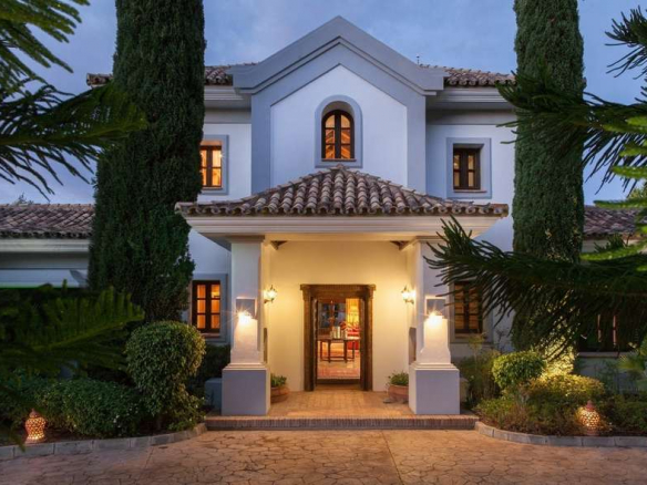 🏡 For Sale: Marbella Hillside Mansion with Sea Views & Gated Community 🌊🏞️