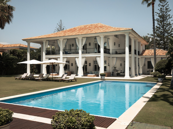 Reduced – Marbella west – Beachfront Villa for sale & rent