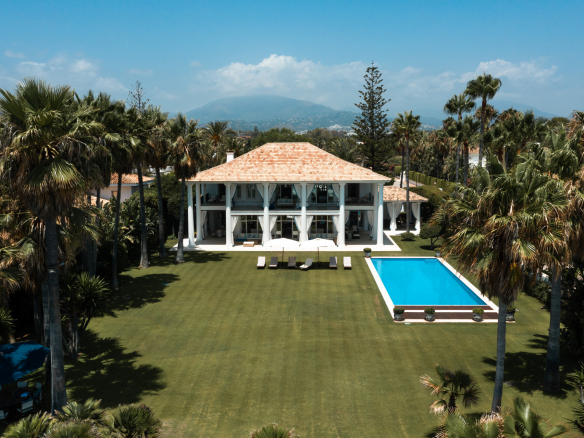 Reduced – Marbella west – Beachfront Villa for sale & rent
