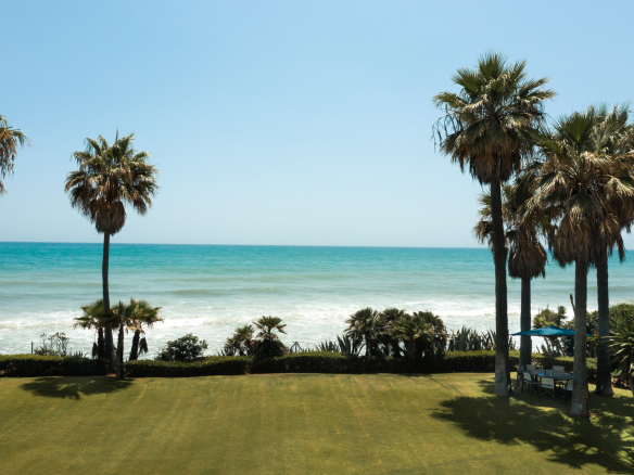 Reduced – Marbella west – Beachfront Villa for sale & rent