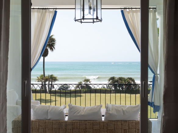 Reduced – Marbella west – Beachfront Villa for sale & rent