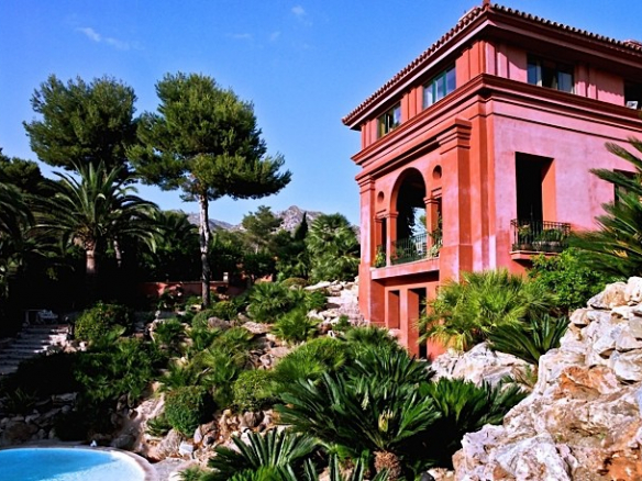 Palatial Mansion – Marbella hillside – Sea views