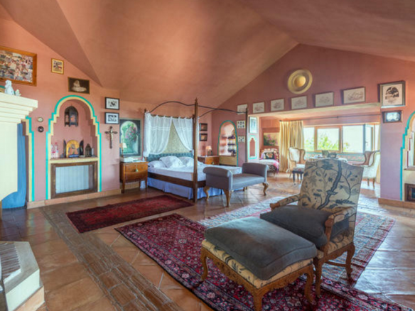Palatial Mansion – Marbella hillside – Sea views