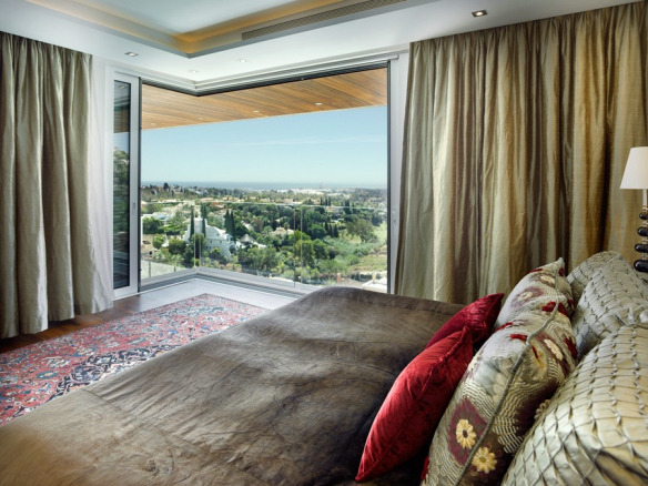 Nueva Andalucia – Contemporary villa – Panoramic views