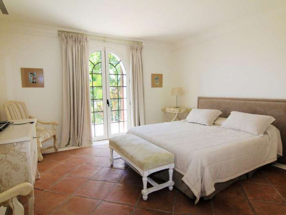 Reduced 🏰 Estepona Beachfront Mansion: A Dream Residence on an Extensive Plot 🌊🌴