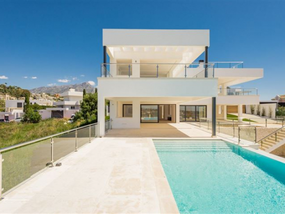 SOLD – Nueva Andalucia – Modern villa – Sea Views