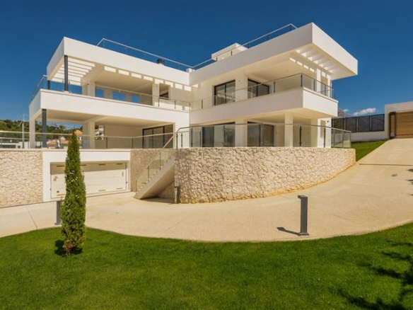 SOLD – Nueva Andalucia – Modern villa – Sea Views