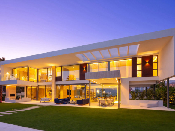 Nueva Andalucía – New Modern Villa – Great Views