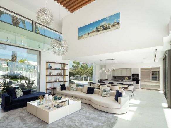 Nueva Andalucía – New Modern Villa – Great Views