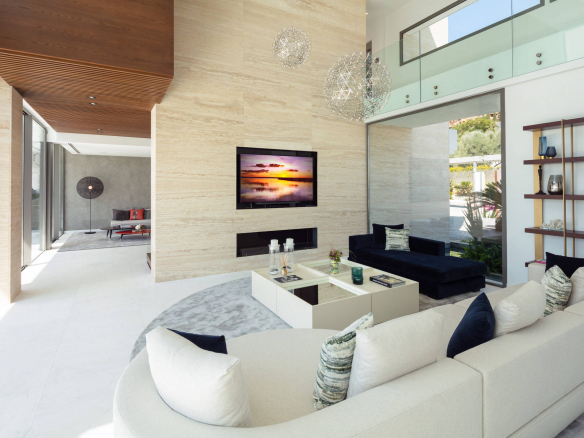Nueva Andalucía – New Modern Villa – Great Views