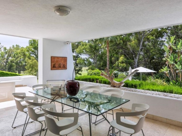 Nueva Andalucia villa 1st line Golf for Sale & Rent.