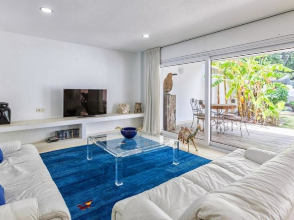 Nueva Andalucia villa 1st line Golf for Sale & Rent.
