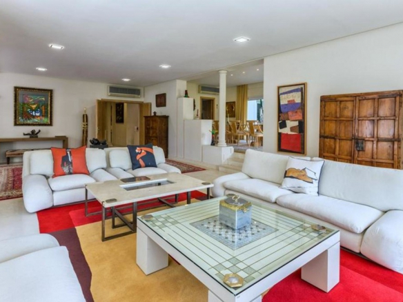 Nueva Andalucia villa 1st line Golf for Sale & Rent.