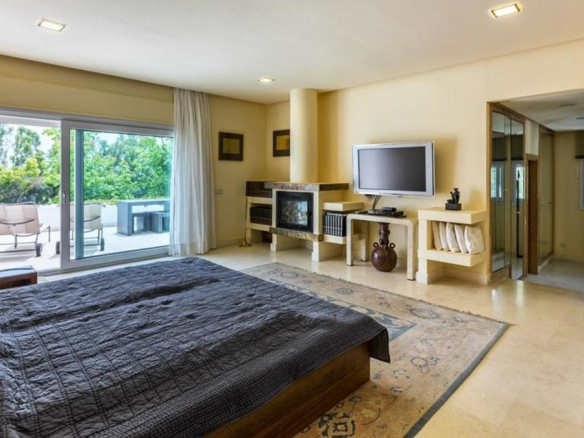 Nueva Andalucia villa 1st line Golf for Sale & Rent.