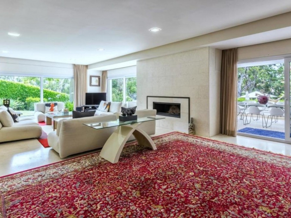 Nueva Andalucia villa 1st line Golf for Sale & Rent.