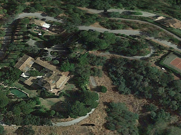 EL MADRONAL Mansion on 20.000m2 plot.Tennis court