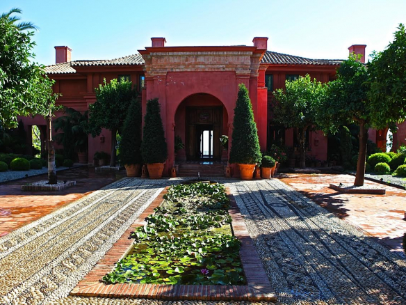 Palatial Mansion – Marbella hillside – Sea views