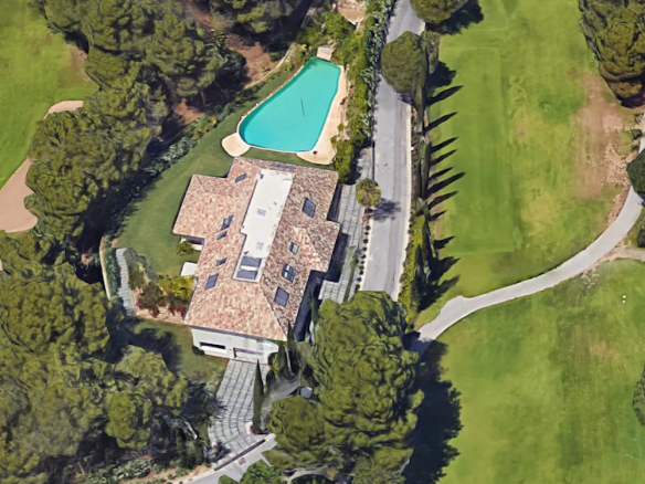 Marbella villa for sale & rent in a private urbanization