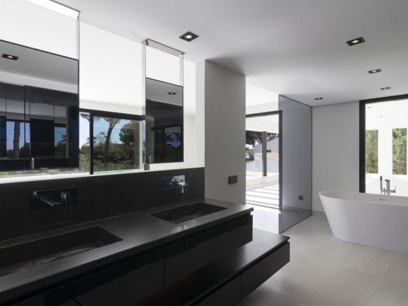 Beach villa – Marbella East 6bedroom modern villa for sale