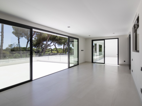 Beach villa – Marbella East 6bedroom modern villa for sale