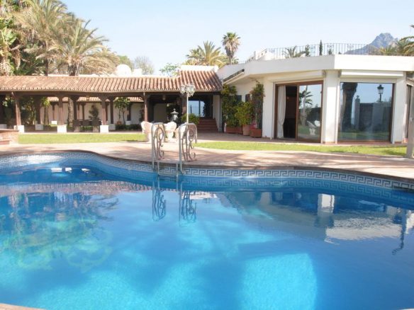 Golden mile Marbella.Build a beachfront Hotel.