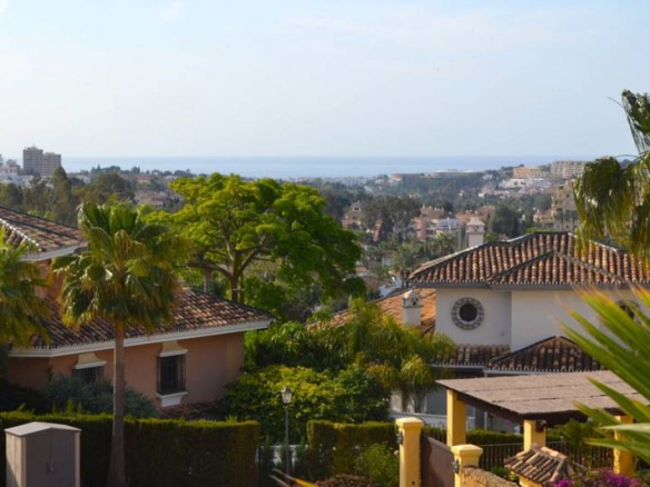 Nueva Andalucia – Luxury villa – Gated