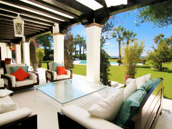 Reduced 🏰 Estepona Beachfront Mansion: A Dream Residence on an Extensive Plot 🌊🌴