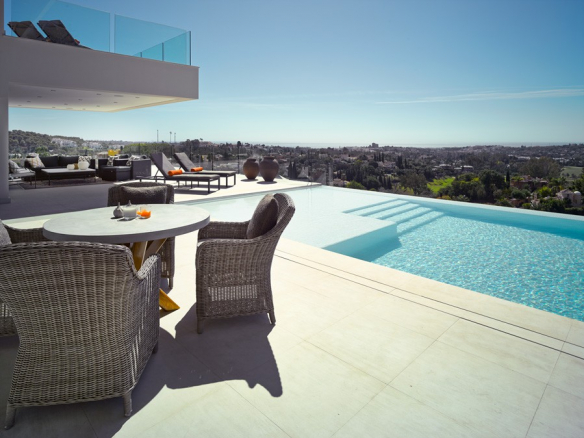 Nueva Andalucia – Contemporary villa – Panoramic views