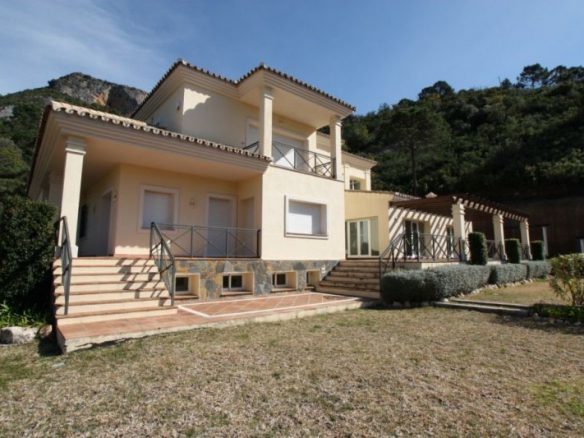 REDUCED Near Puerto Banus.Villa 10.000m2 plot great views